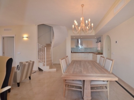 Nueva Andalucia property: Nueva Andalucia Apartment 215736