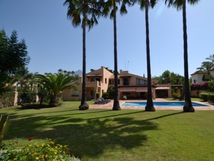 Nueva Andalucia property: Villa with 4 bedroom in Nueva Andalucia 215747