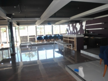 Puerto Banus property: Commercial with bedroom in Puerto Banus, Spain 215773