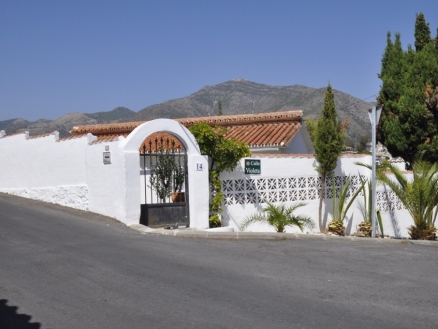 Villa for sale in town, Malaga 215790