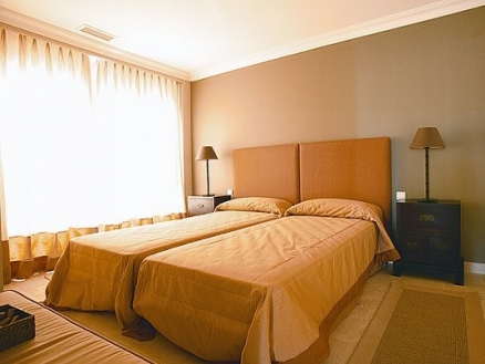 Nueva Andalucia property: Apartment with 3 bedroom in Nueva Andalucia, Spain 215796