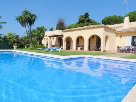 Villa for sale in town 215831