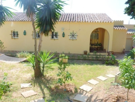 Villa with 3 bedroom in town 215831