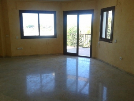 Townhome with 3 bedroom in town 215851