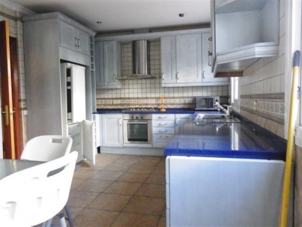 Townhome with 4 bedroom in town 215879