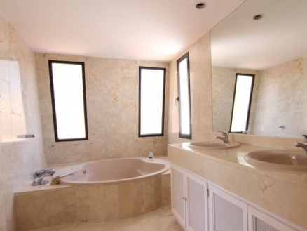 Nueva Andalucia property: Villa for sale in Nueva Andalucia, Malaga 215911