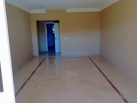 Estepona property: Apartment for sale in Estepona, Malaga 215939