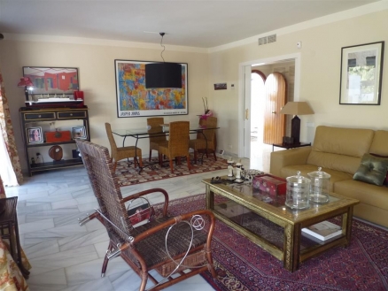 Apartment with 3 bedroom in town 215976
