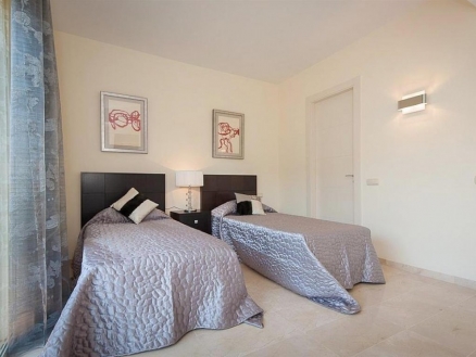 Estepona property: Apartment for sale in Estepona, Malaga 215982