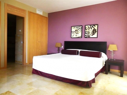 Apartment with 3 bedroom in town 216021