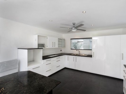 Nueva Andalucia property: Malaga property | 4 bedroom Villa 216069