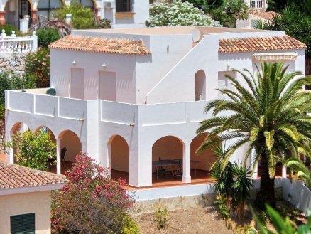 Cerros del Aguila property: Villa for sale in Cerros del Aguila 216071
