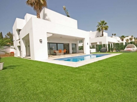 Villa for sale in town 216126