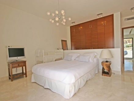 Villa for sale in town, Spain 216126