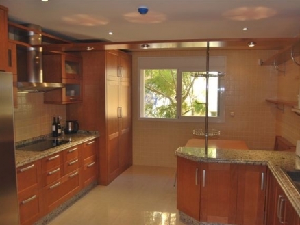 Apartment with 3 bedroom in town 216131