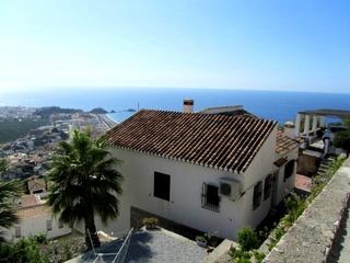 Villa for sale in town 216316