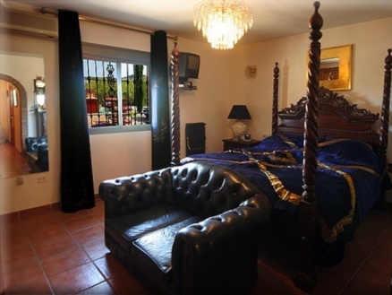 Coin property: Malaga property | 3 bedroom Villa 220036