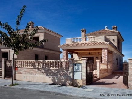 Villa for sale in town, Spain 223154