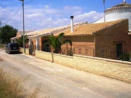 Villa for sale in town 231117