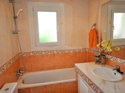 Villa for sale in town, Spain 244127