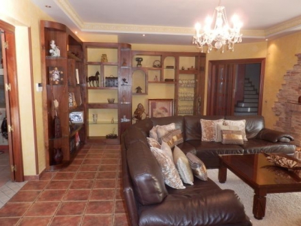 Villa with 5 bedroom in town, Spain 247340