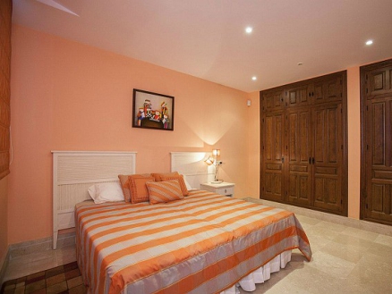 Nueva Andalucia property: Malaga Villa 247352