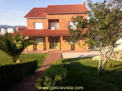 Villa for sale in town, Spain 247568
