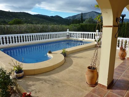 Villa for sale in town, Spain 251516