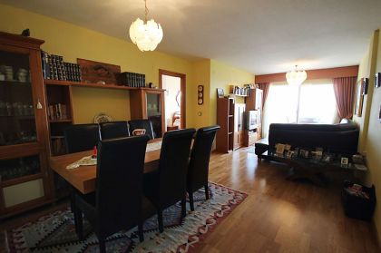 Apartment with 3 bedroom in town 252094