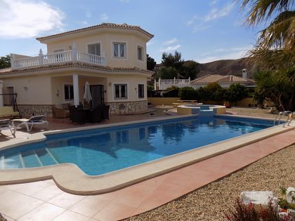 Villa for sale in town 252553