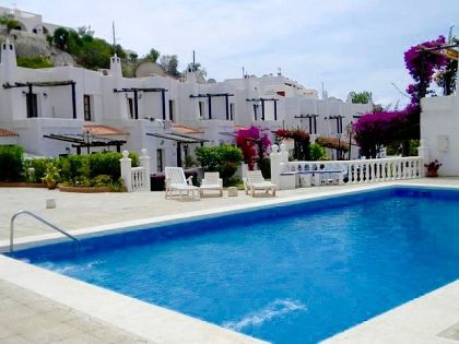 Villa for sale in town, Spain 252554