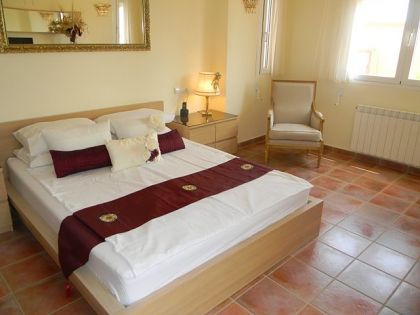 Alicante property | 5 bedroom Villa 252555