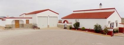 Villa for sale in town, Spain 252567