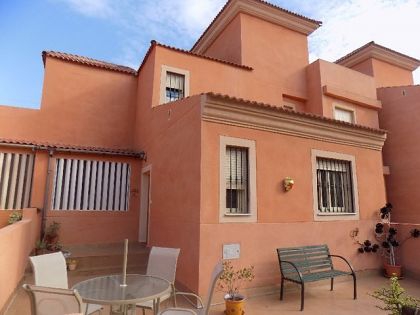 Villa for sale in town 252568