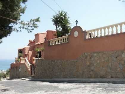 Villa for sale in town, Spain 252574