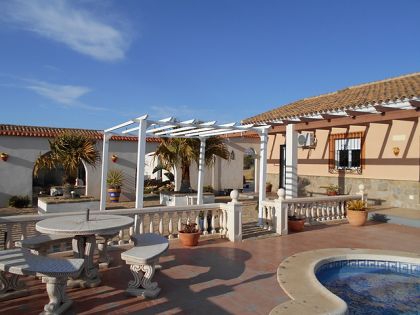 Villa with 3 bedroom in town 252576