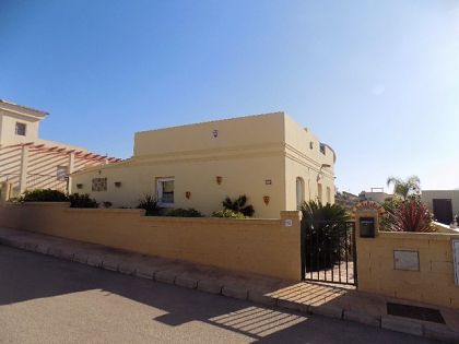 Villa with 3 bedroom in town 252584