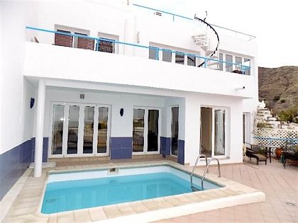 Villa for sale in town 252590