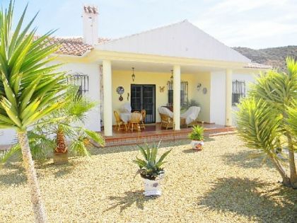 Villa for sale in town, Spain 252596