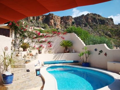 Villa for sale in town 252602