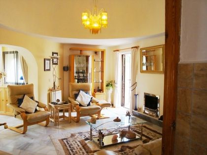 Villa for sale in town, Spain 252602