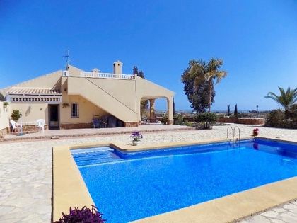 Villa for sale in town, Spain 252604