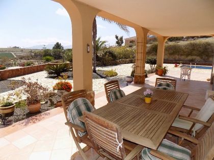 Villa for sale in town, Alicante 252604