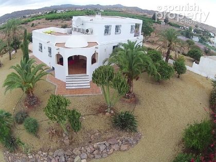 Villa for sale in town, Spain 252608