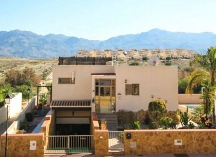 Villa for sale in town 252609