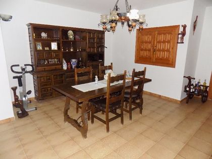 Villa for sale in town, Alicante 252614