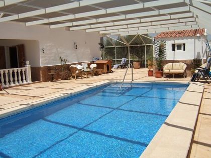 Villa for sale in town 252618