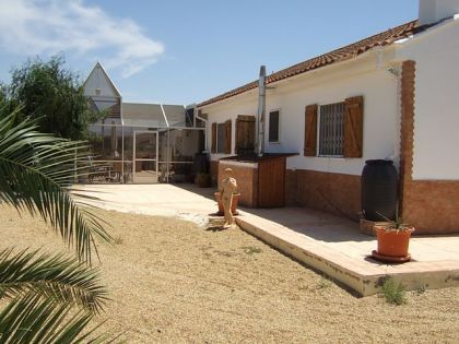Villa for sale in town, Alicante 252618