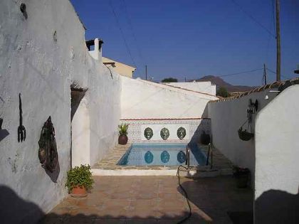 Villa for sale in town, Alicante 252619