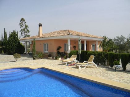 Villa for sale in town 252620